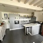 La Maison Des Ecuyers Avec Grand Jardin Et Barbecue Ronai