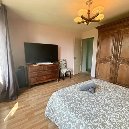 La Maison Des Ecuyers Avec Grand Jardin Et Barbecue Tatil Evi Ronai