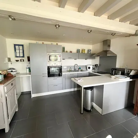 La Maison Des Ecuyers Avec Grand Jardin Et Barbecue Ronai